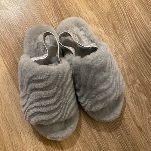 Basically new Women’s UGG slippers size 7